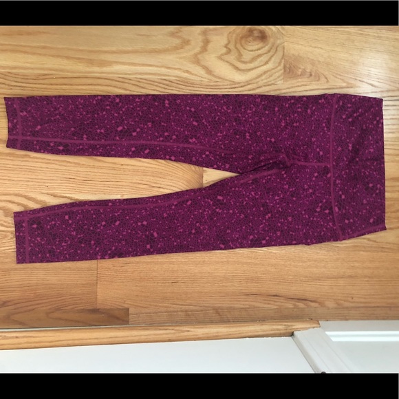 lululemon athletica Pants - Lululemon Cropped Wunder Under Leggings